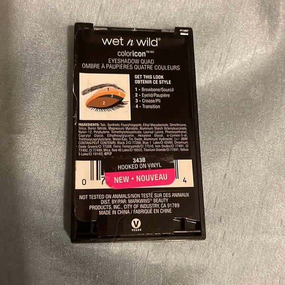 •Wet 'n' Wild 'nude awakening' palette WITH •LE 'hooked on vinyl' quad - Picture 6 of 7